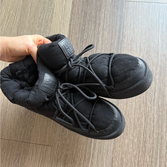 H&M Laced Padded Boots - Picture 10 of 11